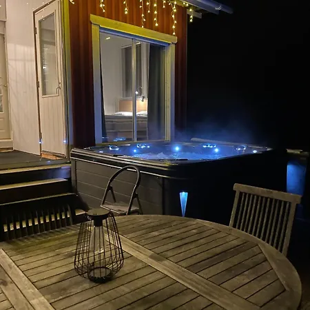 By The Sea With Sauna And Jacuzzi בקתה לוביסה