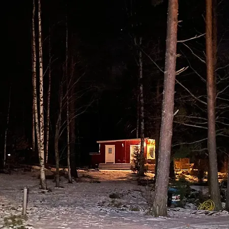By The Sea With Sauna And Jacuzzi בקתה