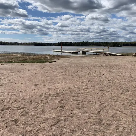 By The Sea With Sauna And Jacuzzi בקתה