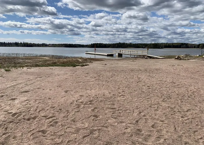 By The Sea With Sauna And Jacuzzi בקתה